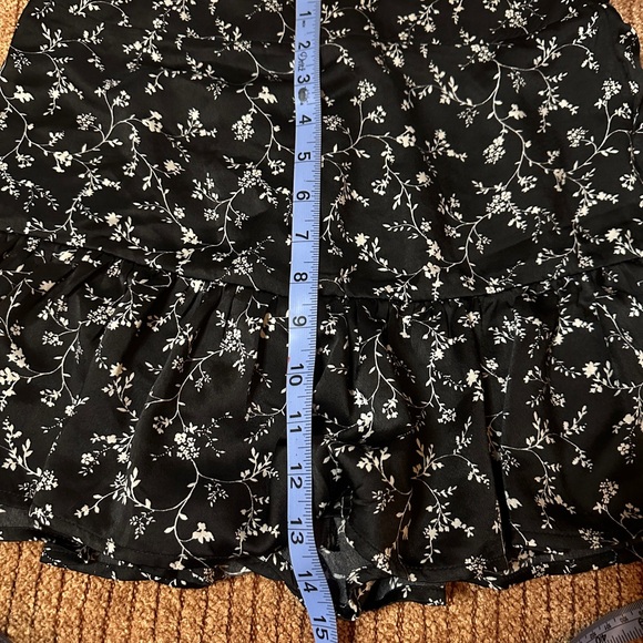 Forever 21 skort - Picture 3 of 5